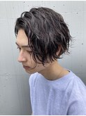 仙台ツイストスパイラルパーマミディアムセンターパートウルフ