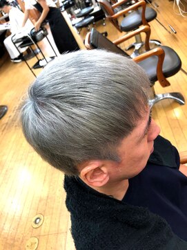 ベル(BELL) 傷まないブリーチ2回でシルバー☆【BELL桜新町/用賀】