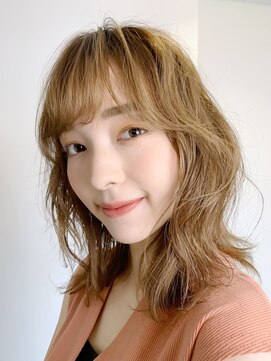 シータ(sheta) 【sheta／ AI】くびれミディアムヘア　小顔くびれヘア