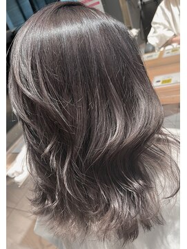 リーオオサカ(Lee Osaka) 【Lee大阪店】透明感溢れる ラベンダーグレージュ /新出奈津樹