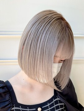 テン(tenn) ぶつ切りボブ/ホワイトベージュ