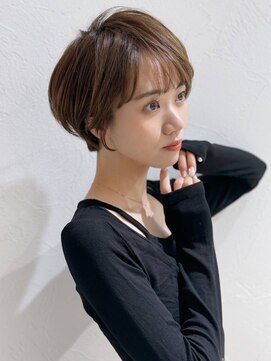 アンド ストーリーズ(&STORIES) 前髪あり耳掛け丸みくびれショートボブ20代30代40代50代(蘭)