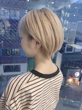 アンダーバーホワイト 高槻店(_WHITE) ショートホワイトベージュ