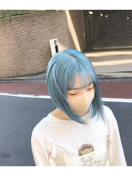 スタン 渋谷(Stam) ペールブルー水色ヘアアイスブルーボブハイトーンブルー