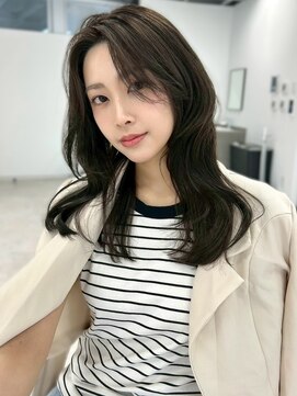 ユーフォリア 渋谷グランデ(Euphoria SHIBUYA GRANDE) グレージュ 透明感カラー 艶髪 レイヤーカット くびれヘア 20代