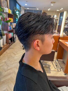 ティーワン 神埼店(T-one) ▼メンズ黒髪ニュアンスパーマツーブロックカット