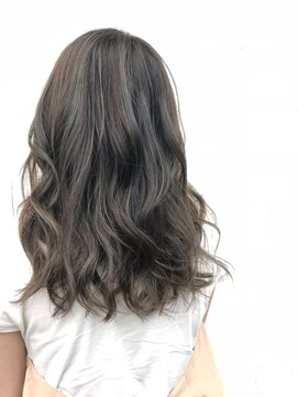 ヴァリエ(VARIE) 外国人風サファイアアッシュ