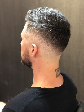 フランクスバーバー アンド ビアークラブ(FRANK'S BARBER and BEER CLUB) ワイルドアップバングフェードカットサイドパートショート