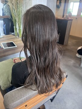 ティティ(TiTi) 柔らかベージュカラー[TiTi_福田りの]