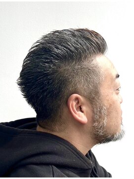 エアー 銀座タワー(AIR) グレイヘアを活かすツーブロックスタイル!セットも簡単!