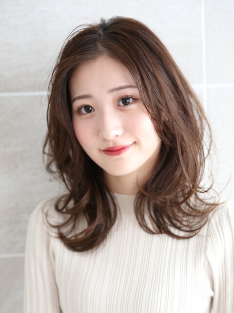 くびれヘアー　ミディアム　大人女子