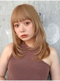 ワンカール顔周りレイヤーミディアムヘアハイトーン大人可愛い