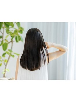 髪を大切に、お洒落を楽しみたいあなたに＊一人ひとりの髪質や癖を見極めて、艶感溢れる美髪へ導きます。