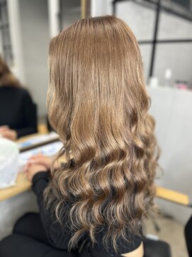 ワン(ONE) 透明感ベージュ