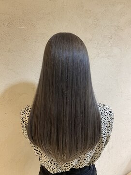 ビフィーノ イーリス 川西店(bifino iris) ブリーチで作るシルバーカラー♪