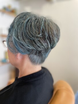 スノウ(snow) 還暦ブルーな白髪ぼかし