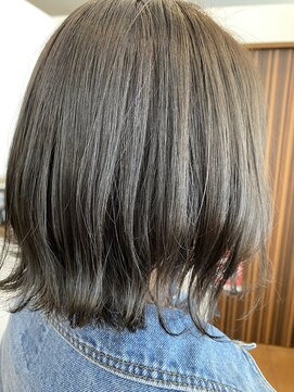 グリッター (Glitter) くぼみワンレンボブ