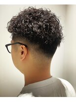 バンク(BANC)&nbsp;フェードカットバーバースタイル　スパイラルミックス