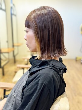 ヘアー ドレッサー パワードール(Hair Dresser) イヤリングカラーがポイントの外ハネボブ