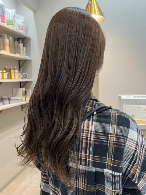 オリーブベージュ　巻き髪　韓国風　艶髪　髪質改善カラー