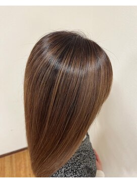 ラプチャー(RAPTURE) レイヤーカットウェットヘアのような酸性ストレート
