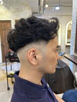 カリーナ(Carina) 〈キシタクヘアー〉フェードカット×アップバングパーマ