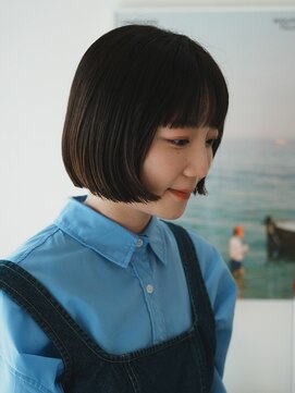 ニュイ(NUIT) リップラインミニボブ育てる透明感オリーブカラー