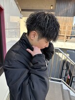 アイズ 海老名(AIZU)&nbsp;刈り上げマッシュ×ツイストスパイラルパーマ 金メッシュ