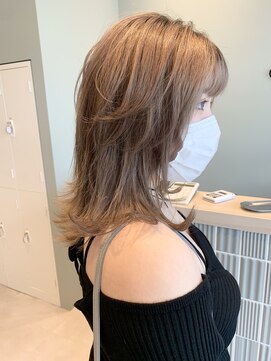 アヴェリー(avely) ミディアムレイヤー/ひし形/髪質改善/くびれヘア