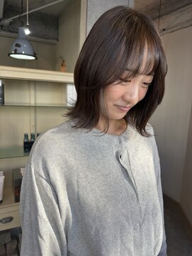 オリーブベージュ