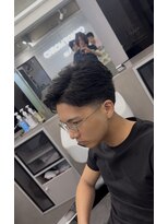 クロムトウキョウ ザ バーバー ネオン 新宿店(CHROM TOKYO the Barber ne/on) フェザーショート