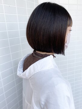 オーシャン(Ocean) ［OCEAN Hair&Life 水田成美］前髪パッツンぶつ切りボブスタイル