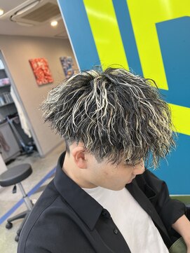 ダズルヘアラッシュ(DAZZLE hair RUSH) 夏に流行る!~ホワイトハイライト×ツイストスパイラルパーマ~