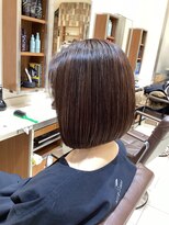 前下がりボブ　ブラウンカラー　ハイライト