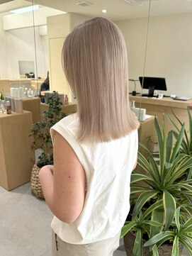 キュー(que) ブロンドベージュ　ホワイトベージュ