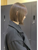 ヌイ 横浜(nui) 首がスッキリ見える切りっぱなしボブ_オリーブベージュ