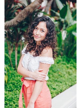 ソーホー ニューヨーク シズオカ(SOHO newyork SHIZUOKA) 個性的なセンターパートの無造作デジタルパーマロング