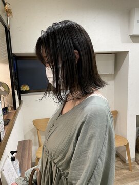 サク(Sac.) パツっとボブに赤み消しグレージュカラー　Sac.栃木優佑