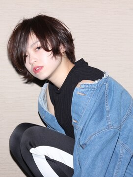 ビーワールド(B WORLD) ラフな質感が魅力のマニッシュショート【藤枝/髪質改善】