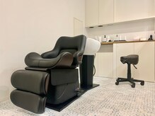 フルフラットのシャンプー台。リラックスできる癒やし空間です。