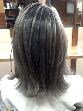 アンバー(Amber) シルバー×バレイヤージュ