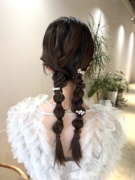 セブンベルベット(7 Velvet) ツイン編みおろし結婚式ヘアアレンジ/SHINJYO