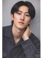 メンズ/ブリーチ　ar clip 表参道&nbsp;黒髪で仕上げる、韓国フェザーパーマのニュアンスセンターパート