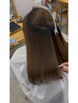 フォルメージ(formage)&nbsp;内側の強い癖も解消。広がりを抑える自然な縮毛矯正ストレート