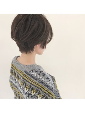 デフィー(DEFY) 前下がりのショートスタイル