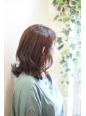 艶カラーにふわゆるウェーブが大人可愛いセミディカールスタイル