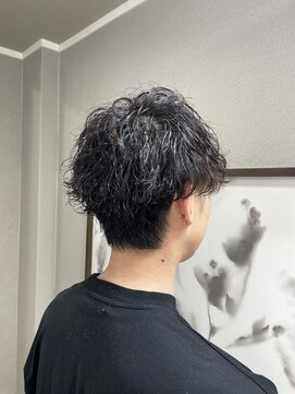 モノ アンド イニ(Mono & inni) 波巻きパーマ