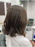 オリーブベージュ