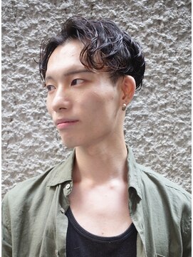 ブルートマト(BLUE TOMATO) センターパートパーマ