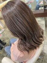 プレフェレプレフェ(prefere prefe)&nbsp;白髪ぼかしハイライト暗髪ver. ×くびれミディアム